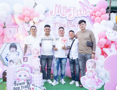 Khách sinh nhật bé Sữa