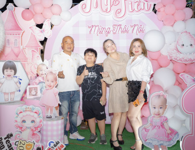 Khách sinh nhật bé Sữa
